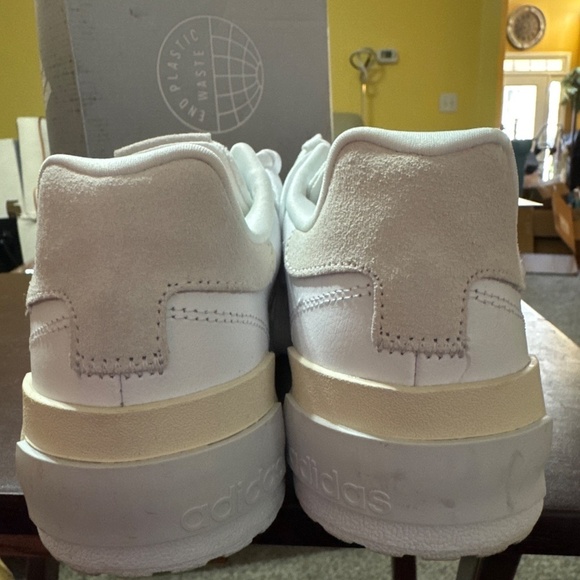 Adidas Women's Postmove Basketball Shoe 9.5 in box - Picture 6 of 14